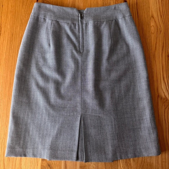 Anthropologie Girls From Savoy Just Right Ruffle Gray Pencil Skirt Size 4 - Picture 2 of 9